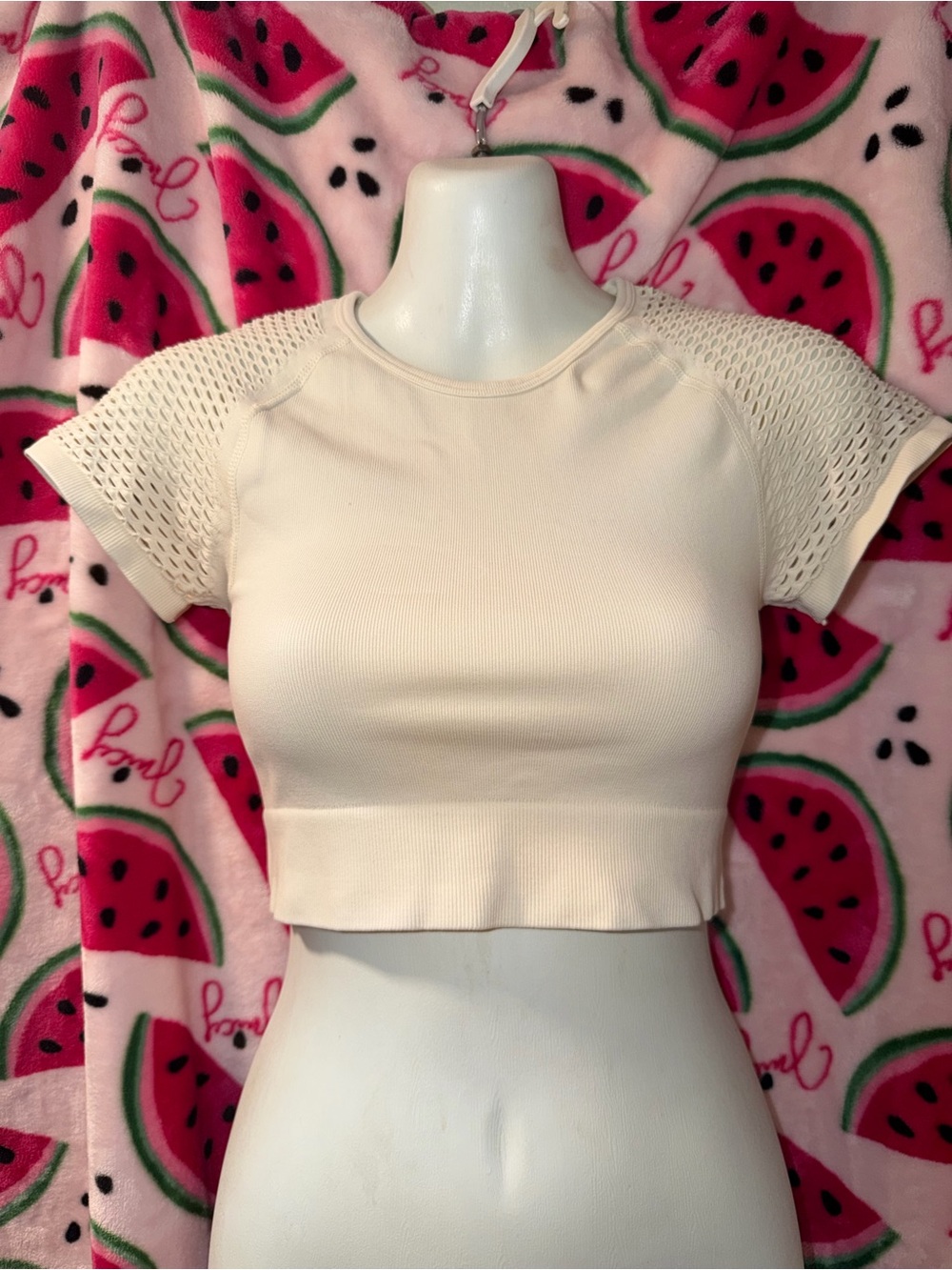 🤍 Activewear Cropped Tee with Mesh Short Sleeves
